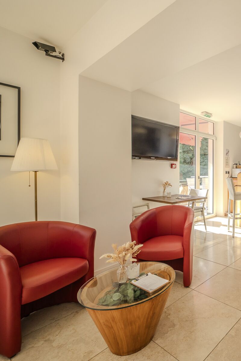 Salon et bar de l'hôtel Le Manoir de Sauvegrain