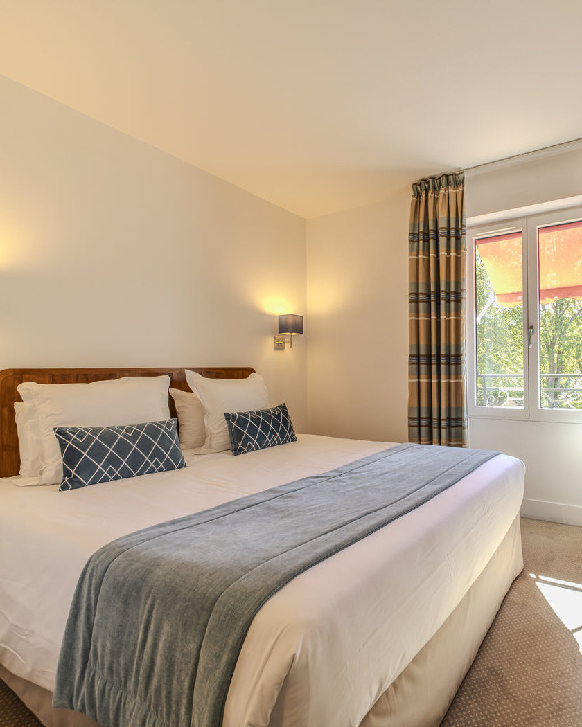 Chambre Double Standard aux tons bleu gris, Manoir de Sauvegrain