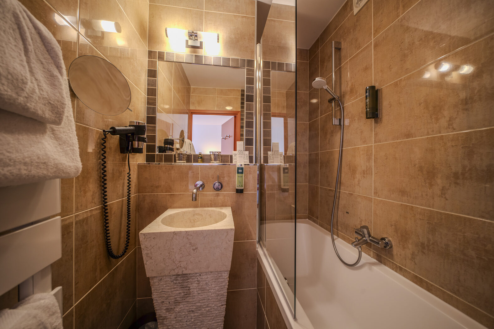 Chambre Double Standard : salle de bains, Manoir de Sauvegrain