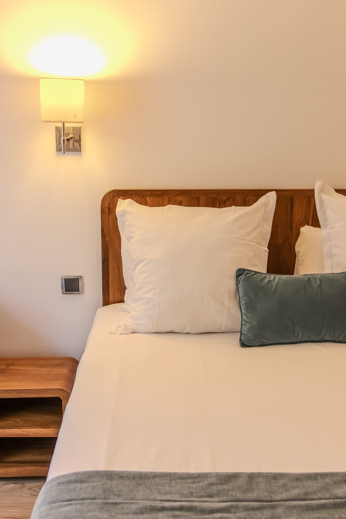 Chambre Double Standard : lit, Manoir de Sauvegrain
