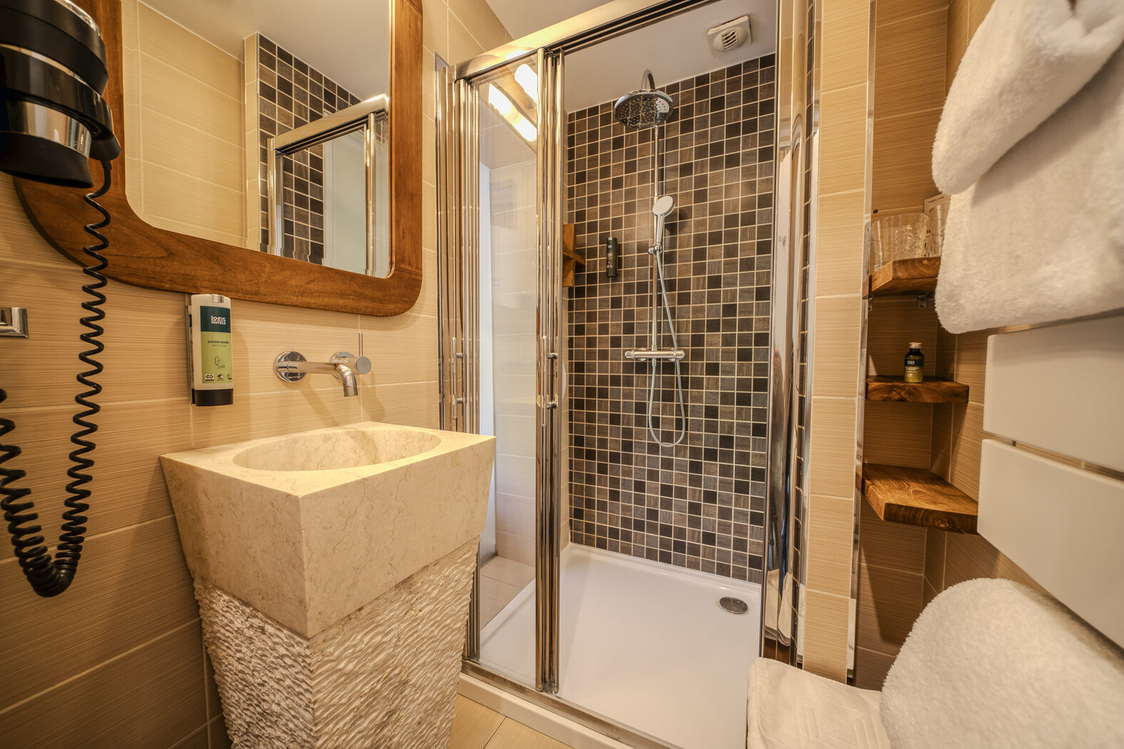 Chambre Double Standard : salle de bains avec douche, Manoir de Sauvegrain