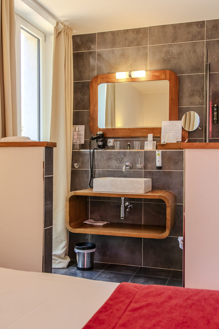 Chambre Double Supérieure : salle de bains, Manoir de Sauvegrain