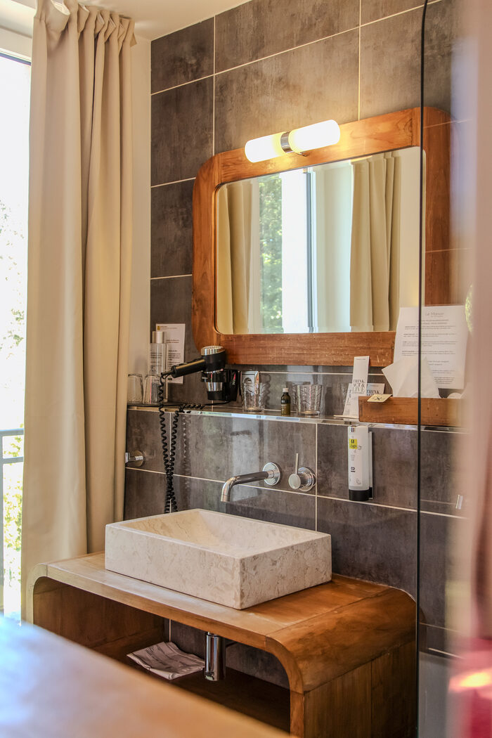 Chambre Double Supérieure : vasque, Manoir de Sauvegrain